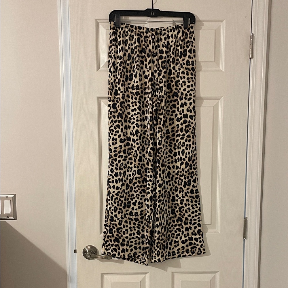 NWT Sincerely Jules Leopard Satiny Pants
